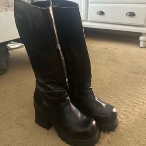 Lei vintage platform boots